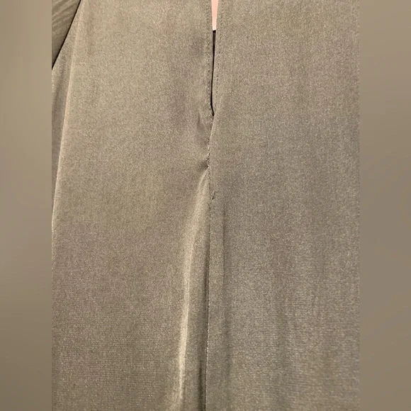 π¦πΏ Flutter into Fashion! Halston Heritage Green Blouse - Size L πΏπ¦ - Picture 8 of 15